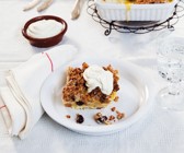 Süßer Auflauf mit Cranberries und Nusscrumble