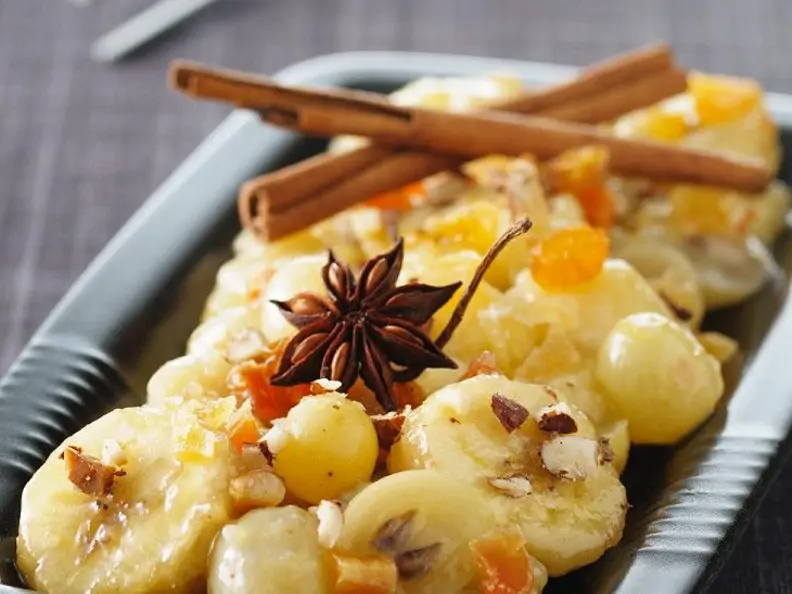Obstsalat mit winterlichen Gewürzen