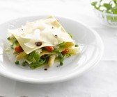 Gemüselasagne als Salat mit Spargel