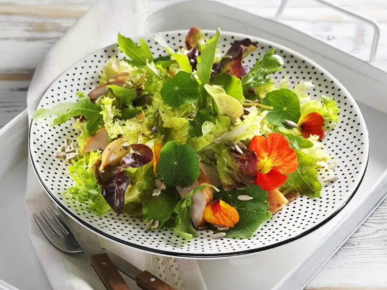 Blattsalat mit Hähnchen