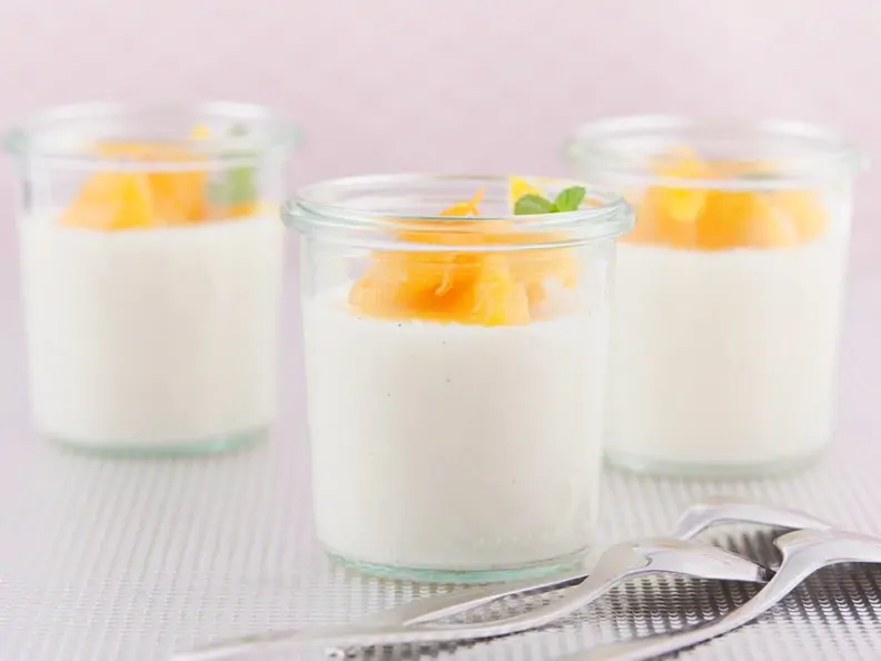 Sahnepudding mit Orangen