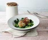 Semmelknödel mit Steinpilzen und Spinat