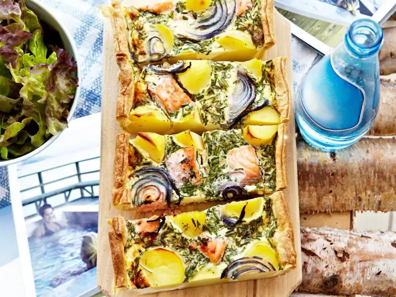 Lachs-Spinat-Tarte mit Kartoffeln und Zwiebeln