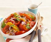 Paprika-Zwiebel-Salat mit Tomaten