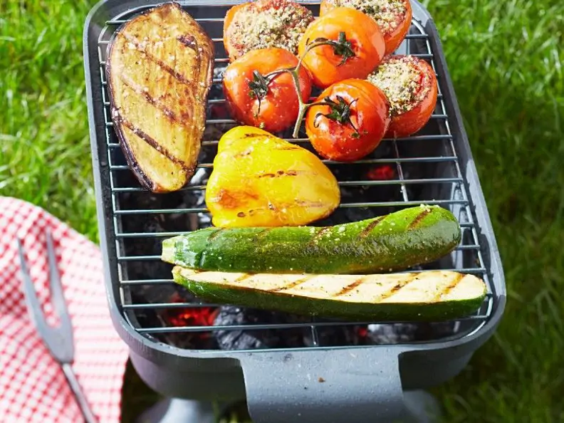 Gegrillte Aubergine, Paprika, Zucchini und Tomaten