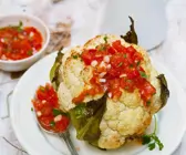 Gebackener Blumenkohl mit Tomatensalsa