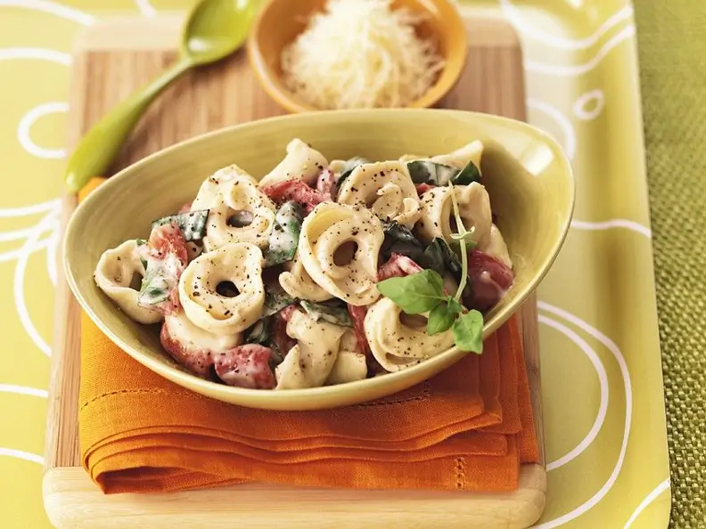Tortellini mit cremiger Gemüsesauce