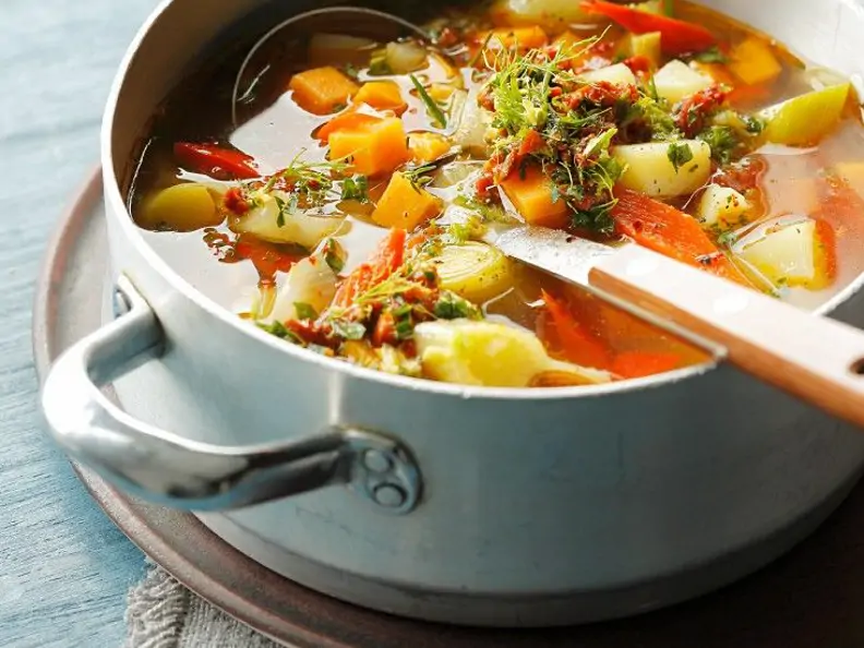 Mediterrane Gemüsesuppe