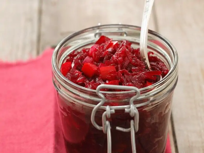Rote Bete Salat mit Paprika und Zwiebel