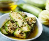 Marinierte Zucchini zum Grillen