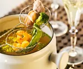 Chiesisches Fondue mit Brühe