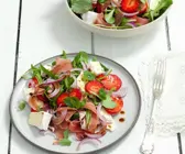 Rucola-Erdbeersalat mit Schinken