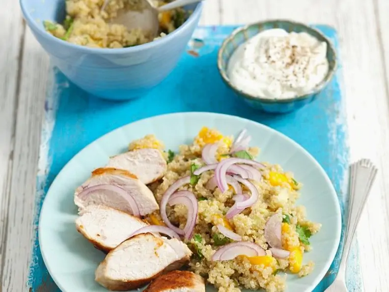 Hähnchenbrust vom Grill mit exotischem Quinoa-Salat