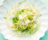 Pasta mit grünem Spargel und Käsesauce
