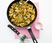 Reispfanne mit Huhn, Datteln und Zucchini