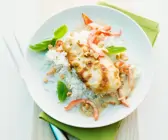 Hähnchen mit Erdnusssauce und Reis