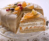 Orangen-Marzipan-Torte mit kandiertem Obst