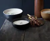 Kastaniencremesuppe und Fleischspieße