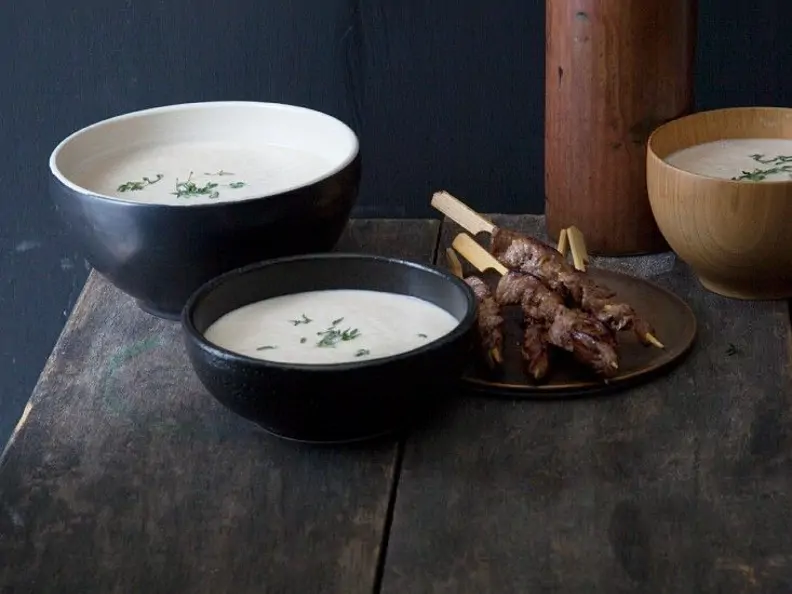 Kastaniencremesuppe und Fleischspieße