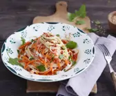 Spaghetti mit Möhren und Nusssauce