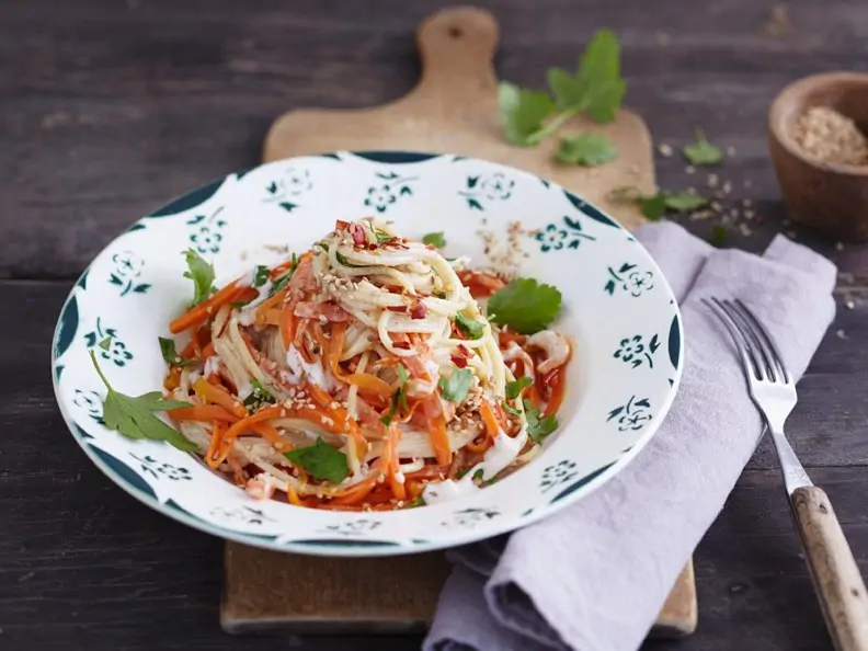 Spaghetti mit Möhren und Nusssauce
