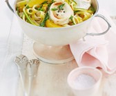 Tagliatelle mit Orangensoße, Zucchini und Ziegenkäse