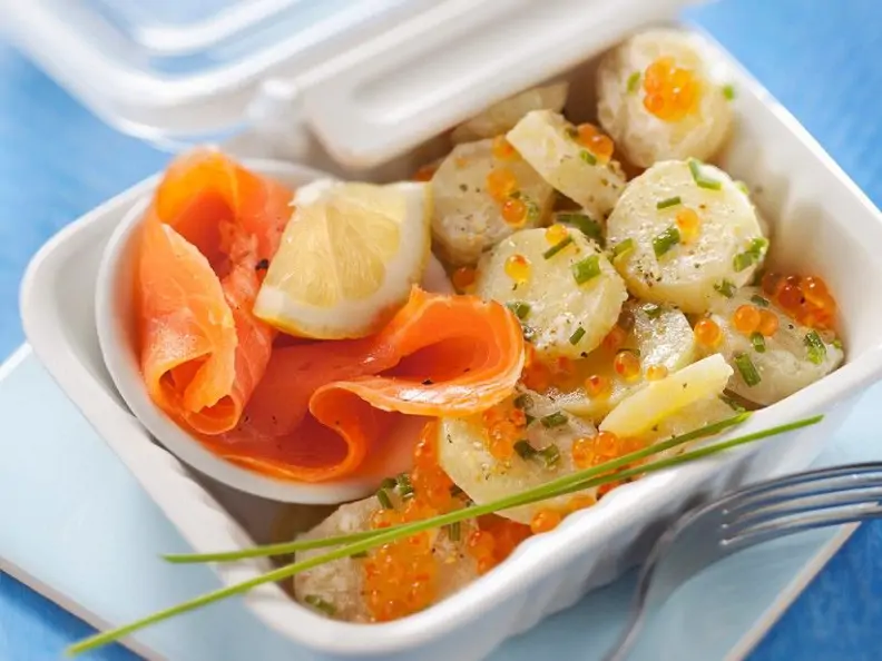 Rächerlachs mit Ketakaviar und Kartoffelsalat