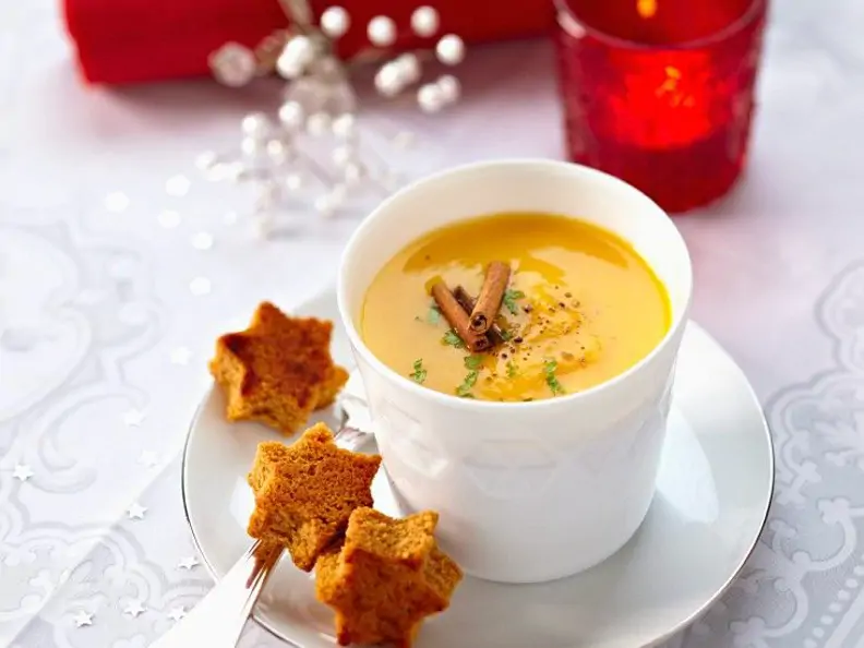 Kürbiscreme mit Orange, Zimt und Lebkuchen