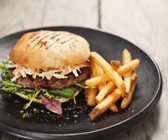 Burger mit Coleslaw
