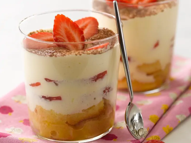 Erdbeer-Tiramisu im Glas
