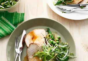 Schweinebraten mit Salat