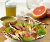 Salat mit Räucherfleisch und Grapfefruit