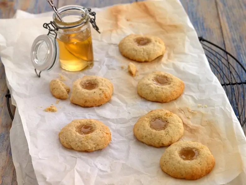Marmeladenplätzchen mit Holunderblütengelee