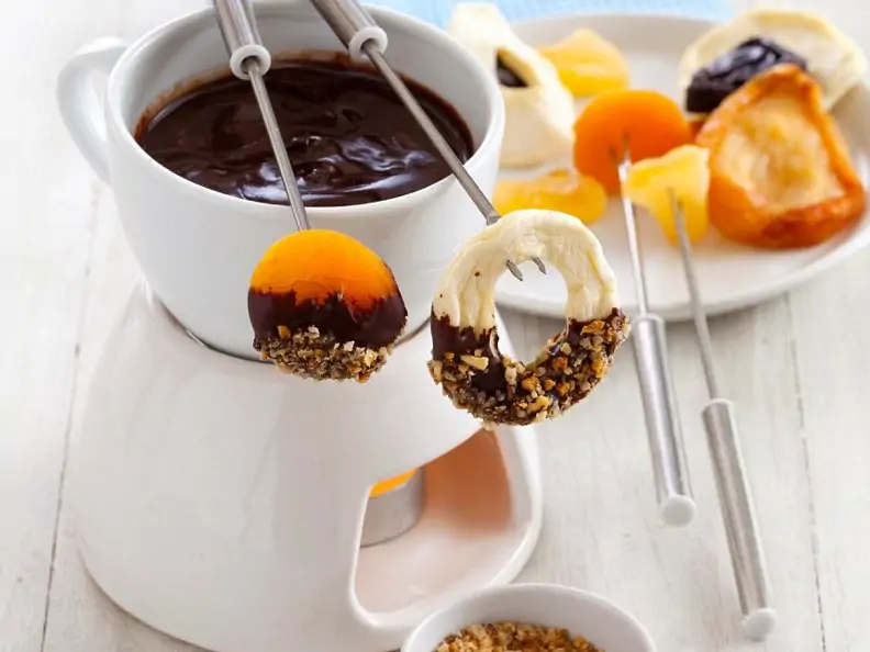 Schokofondue mit getrockneten Früchten