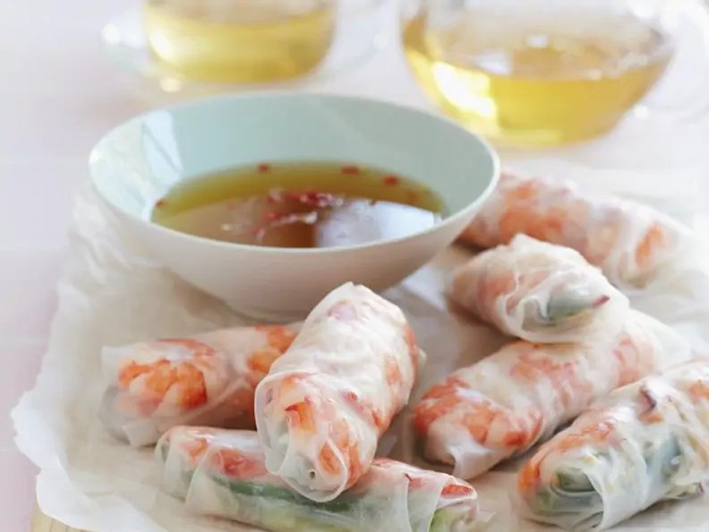 Reispapierröllchen mit Chilisauce