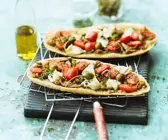 Pizzazungen mit Sardellen und Kapernäpfeln