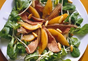 Feldsalat mit Hase und Birne