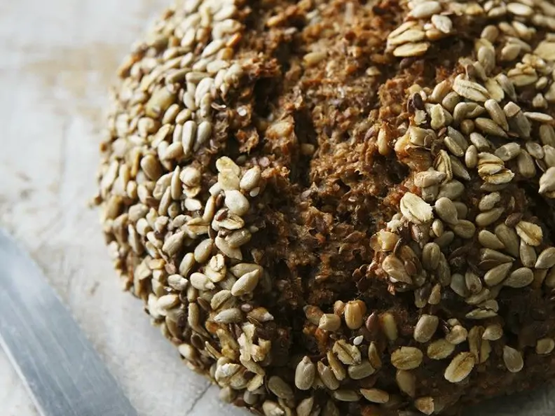 Vollkornbrot mit Körnern