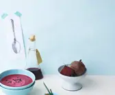 Rote-Rüben-Suppe mit Saurer Sahne