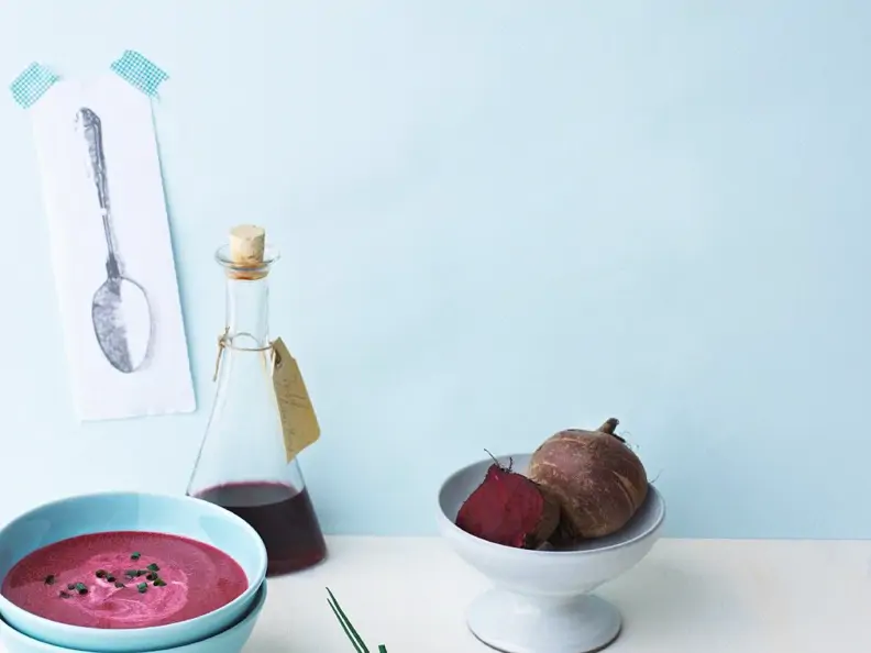 Rote-Rüben-Suppe mit Saurer Sahne