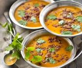 Süßkartoffelsuppe mit roter Quinoa