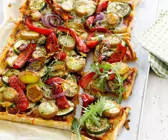 Zucchini-Paprika-Pizza mit Kartoffeln