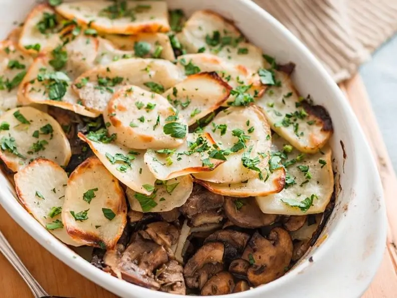 Kartoffelauflauf mit Pilzen