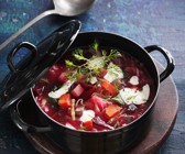 Gemüsesuppe mit Roter Bete und Suppenfleisch
