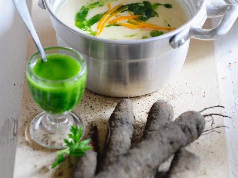 Schwarzwurzelcremesuppe mit Orange