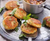 Kartoffelplätzchen mit Kräutersalz