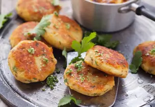 Kartoffelplätzchen mit Kräutersalz