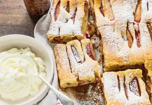 Pflaumenkuchen mit Kardamom