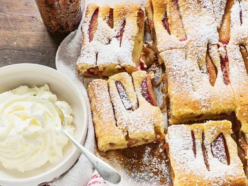 Pflaumenkuchen mit Kardamom