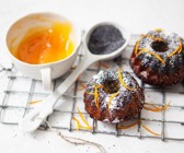 Kleiner Mohn-Gugelhupf mit Marzipan